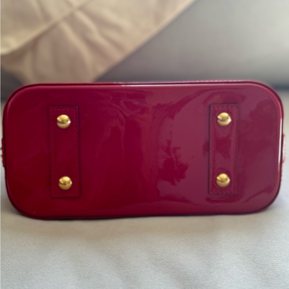 Louis Vuitton Alma BB in Vernis Pomme D'Amour - Picture 3 of 13